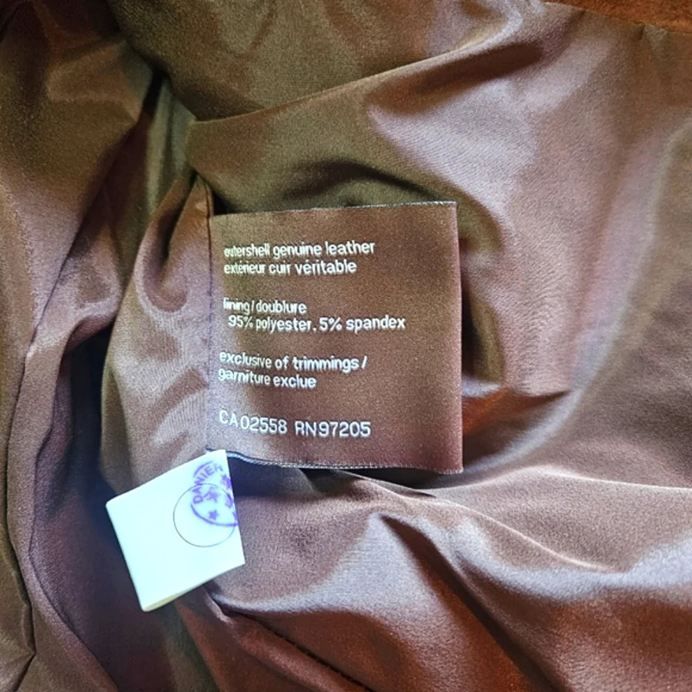 Danier Petite Yellowstonesque Roan Cropped Leather Jacket - Picture 6 of 7
